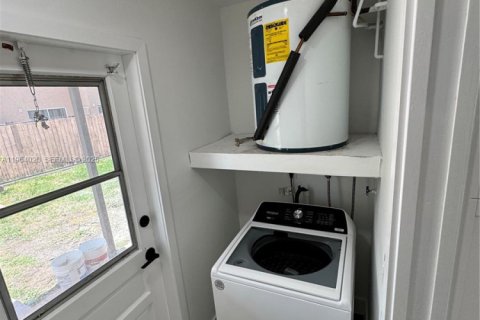 Casa en venta en Miami, Florida, 3 dormitorios, 143.35 m2 № 2025673 - foto 30