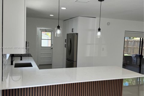 Casa en venta en Miami, Florida, 3 dormitorios, 143.35 m2 № 2025673 - foto 24