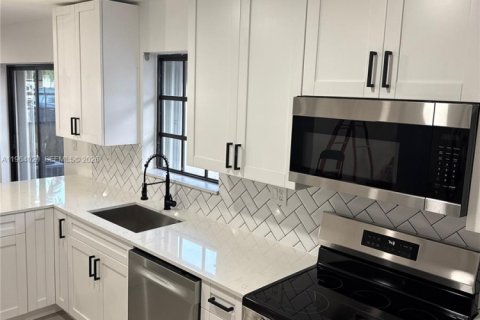 Casa en venta en Miami, Florida, 3 dormitorios, 143.35 m2 № 2025673 - foto 7