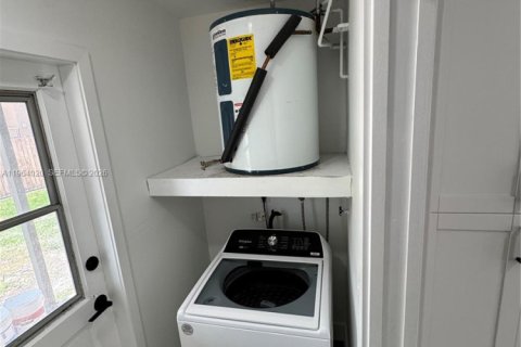 Casa en venta en Miami, Florida, 3 dormitorios, 143.35 m2 № 2025673 - foto 29