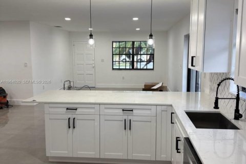 Casa en venta en Miami, Florida, 3 dormitorios, 143.35 m2 № 2025673 - foto 17