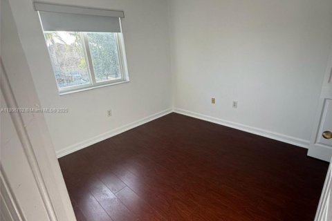 House in Miami, Florida 4 bedrooms, 181.53 sq.m. № 1739491 - photo 12
