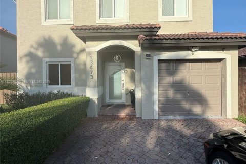 House in Miami, Florida 4 bedrooms, 181.53 sq.m. № 1739491 - photo 1