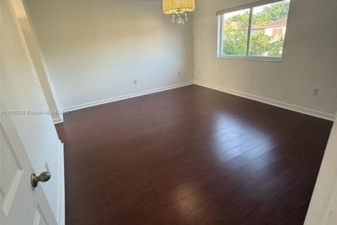 House in Miami, Florida 4 bedrooms, 181.53 sq.m. № 1739491 - photo 23