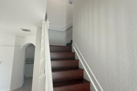 House in Miami, Florida 4 bedrooms, 181.53 sq.m. № 1739491 - photo 24