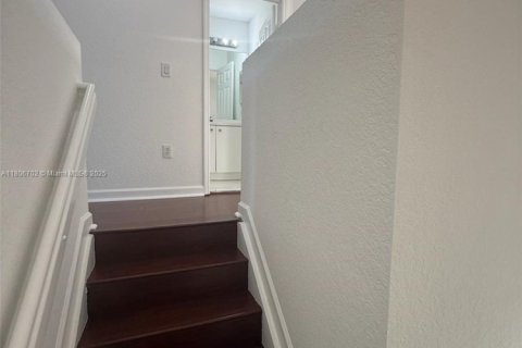 House in Miami, Florida 4 bedrooms, 181.53 sq.m. № 1739491 - photo 25