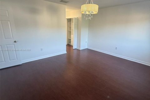 House in Miami, Florida 4 bedrooms, 181.53 sq.m. № 1739491 - photo 9