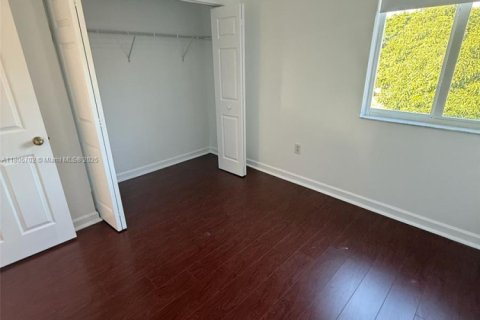 House in Miami, Florida 4 bedrooms, 181.53 sq.m. № 1739491 - photo 19
