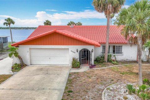 Casa en venta en Fruitland Park, Florida, 2 dormitorios, 161.28 m2 № 1659282 - foto 1