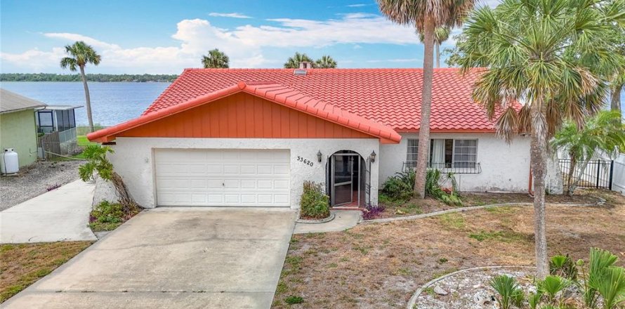 Casa en Fruitland Park, Florida 2 dormitorios, 161.28 m2 № 1659282