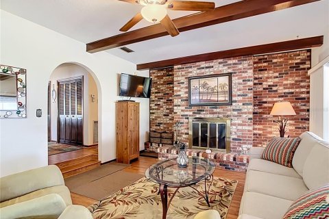 Casa en venta en Fruitland Park, Florida, 2 dormitorios, 161.28 m2 № 1659282 - foto 18