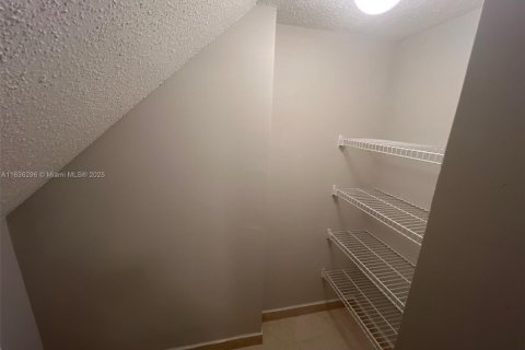 Adosado en venta en Miami, Florida, 3 dormitorios, 169.08 m2 № 1823866 - foto 12