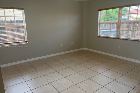 Adosado en venta en Miami, Florida, 3 dormitorios, 169.08 m2 № 1823866 - foto 13
