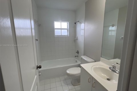Adosado en venta en Miami, Florida, 3 dormitorios, 169.08 m2 № 1823866 - foto 21