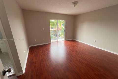 Adosado en venta en Miami, Florida, 3 dormitorios, 169.08 m2 № 1823866 - foto 18