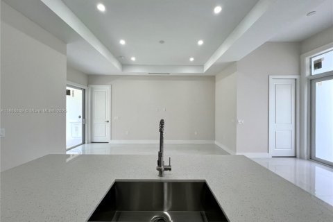 Casa en venta en Naples, Florida, 4 dormitorios, 149.39 m2 № 1875041 - foto 14