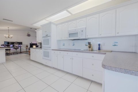 House in New Smyrna Beach, Florida 3 bedrooms, 185.34 sq.m. № 1559734 - photo 17