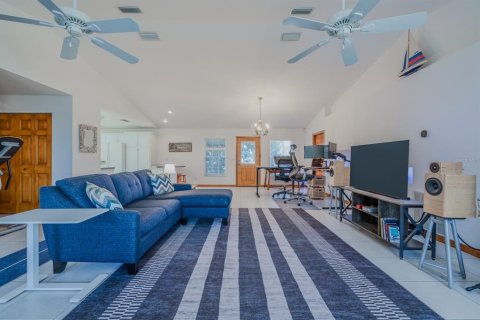House in New Smyrna Beach, Florida 3 bedrooms, 185.34 sq.m. № 1559734 - photo 7