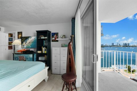 Condo in Miami Beach, Florida, 1 bedroom № 1972749 - photo 10