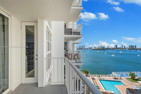 Condo in Miami Beach, Florida, 1 bedroom № 1972749 - photo 7