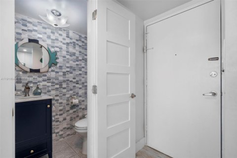 Condo in Miami Beach, Florida, 1 bedroom № 1972749 - photo 6