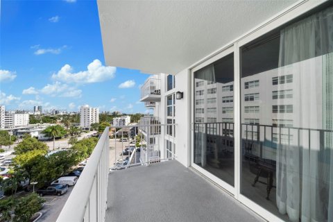 Condo in Miami Beach, Florida, 1 bedroom № 1972749 - photo 8