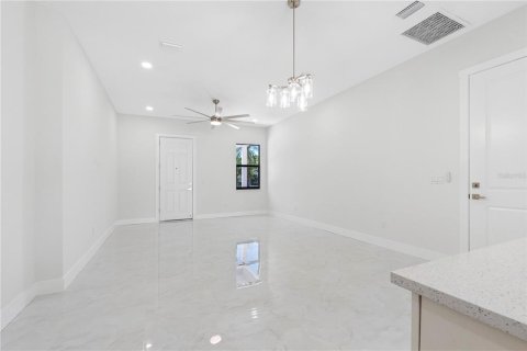 Adosado en venta en Tampa, Florida, 3 dormitorios, 151.99 m2 № 2214252 - foto 28