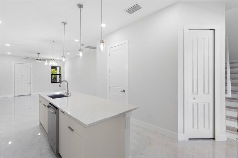 Adosado en venta en Tampa, Florida, 3 dormitorios, 151.99 m2 № 2214252 - foto 11