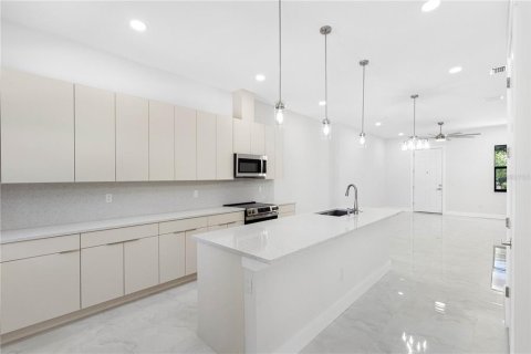 Adosado en venta en Tampa, Florida, 3 dormitorios, 151.99 m2 № 2214252 - foto 8