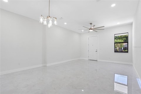 Adosado en venta en Tampa, Florida, 3 dormitorios, 151.99 m2 № 2214252 - foto 27