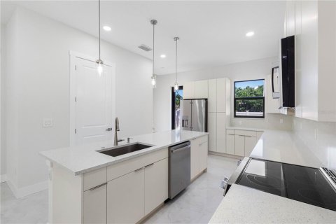 Adosado en venta en Tampa, Florida, 3 dormitorios, 151.99 m2 № 2214252 - foto 12