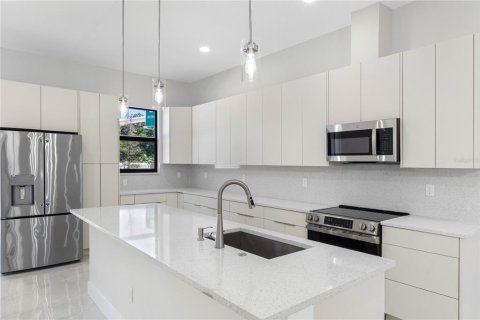 Adosado en venta en Tampa, Florida, 3 dormitorios, 151.99 m2 № 2214252 - foto 10