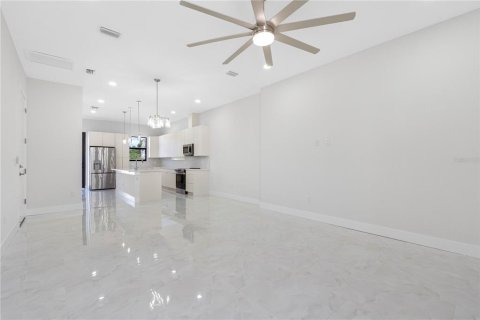 Adosado en venta en Tampa, Florida, 3 dormitorios, 151.99 m2 № 2214252 - foto 26