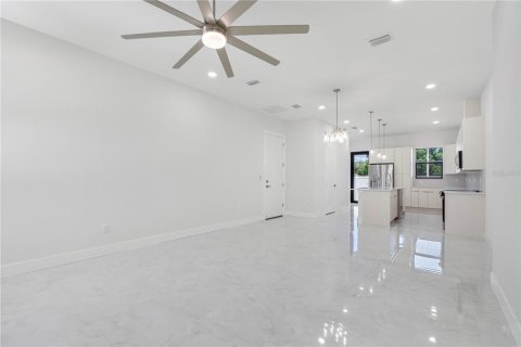 Adosado en venta en Tampa, Florida, 3 dormitorios, 151.99 m2 № 2214252 - foto 25