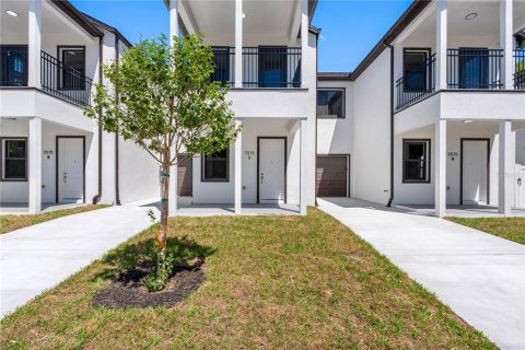 Adosado en venta en Tampa, Florida, 3 dormitorios, 151.99 m2 № 2214252 - foto 2