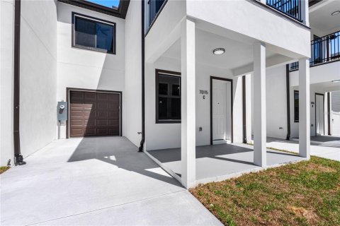 Townhouse in Tampa, Florida 3 bedrooms, 151.99 sq.m. № 2214252