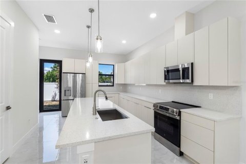 Adosado en venta en Tampa, Florida, 3 dormitorios, 151.99 m2 № 2214252 - foto 9