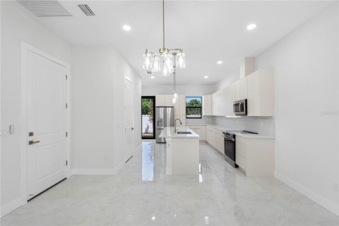 Adosado en venta en Tampa, Florida, 3 dormitorios, 151.99 m2 № 2214252 - foto 24