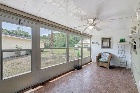 Condo in New Port Richey, Florida, 2 bedrooms  № 1907856 - photo 25