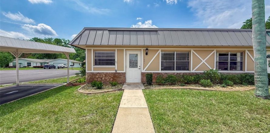 Condo in New Port Richey, Florida, 2 bedrooms № 1907856