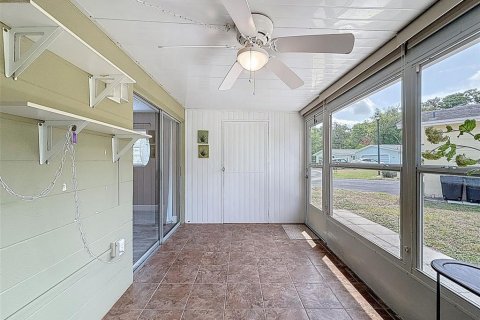 Condo in New Port Richey, Florida, 2 bedrooms  № 1907856 - photo 26
