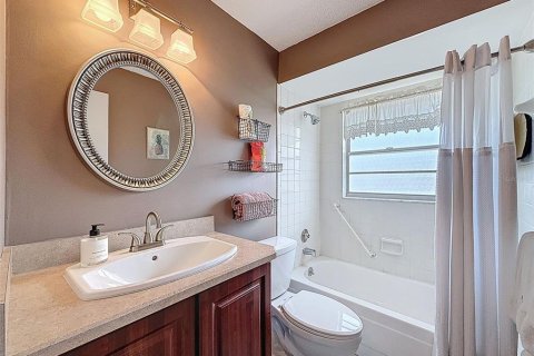 Condo in New Port Richey, Florida, 2 bedrooms  № 1907856 - photo 14