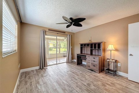 Condo in New Port Richey, Florida, 2 bedrooms  № 1907856 - photo 22