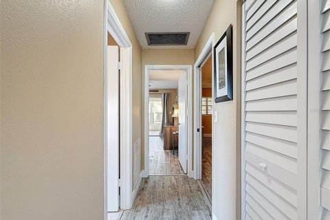 Condo in New Port Richey, Florida, 2 bedrooms  № 1907856 - photo 12