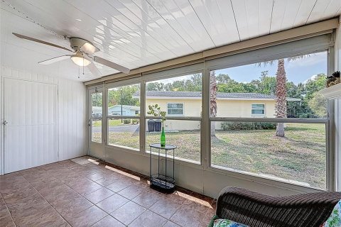 Condo in New Port Richey, Florida, 2 bedrooms  № 1907856 - photo 24