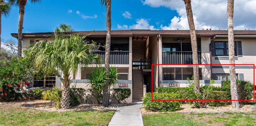 Condominio en Port Charlotte, Florida, 2 dormitorios № 2117516