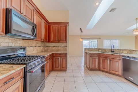 House in Port St. Lucie, Florida 3 bedrooms, 186.36 sq.m. № 2385434 - photo 18
