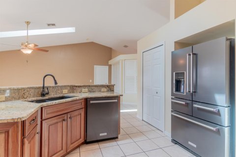 House in Port St. Lucie, Florida 3 bedrooms, 186.36 sq.m. № 2385434 - photo 20