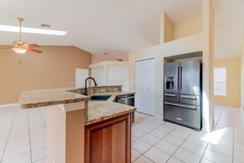 House in Port St. Lucie, Florida 3 bedrooms, 186.36 sq.m. № 2385434 - photo 19
