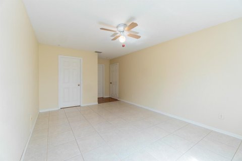 House in Port St. Lucie, Florida 3 bedrooms, 186.36 sq.m. № 2385434 - photo 21